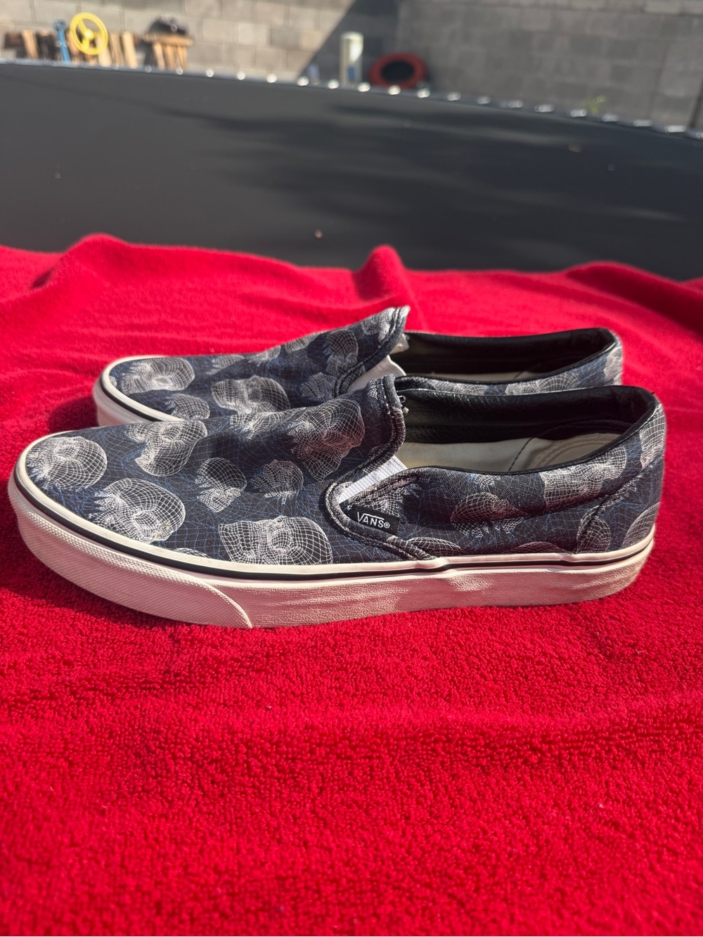 Men’s size 10.5 Vans Slip-On Sneakers in Black with White Skull Pattern